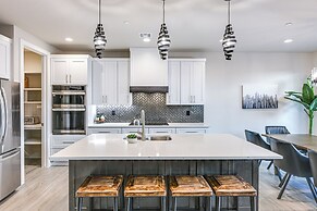 Private Patio & Hot Tub: Luxe Hurricane Townhome