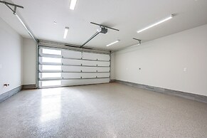 Private Patio & Hot Tub: Luxe Hurricane Townhome