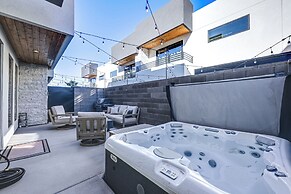 Private Patio & Hot Tub: Luxe Hurricane Townhome