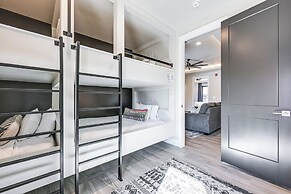 Private Patio & Hot Tub: Luxe Hurricane Townhome