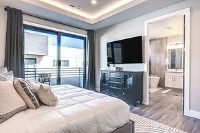 Private Patio & Hot Tub: Luxe Hurricane Townhome