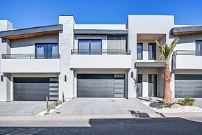 Private Patio & Hot Tub: Luxe Hurricane Townhome