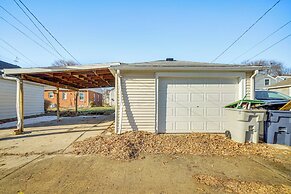Walk to Parks + Bunzel's Market: Milwaukee Home!