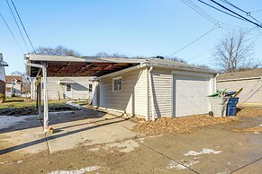 Walk to Parks + Bunzel's Market: Milwaukee Home!