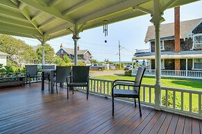 Steps to Inkwell Beach: Victorian Home!