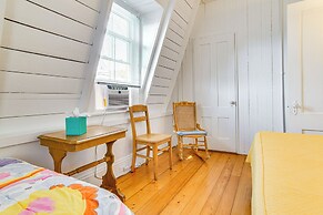 Steps to Inkwell Beach: Victorian Home!