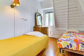 Steps to Inkwell Beach: Victorian Home!