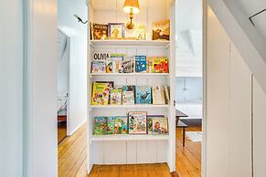 Steps to Inkwell Beach: Victorian Home!