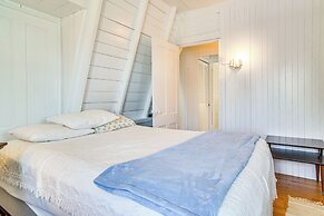 Steps to Inkwell Beach: Victorian Home!