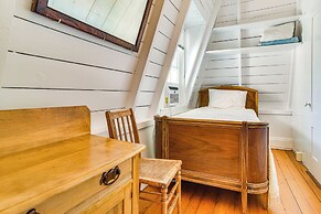 Steps to Inkwell Beach: Victorian Home!