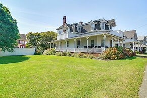 Steps to Inkwell Beach: Victorian Home!