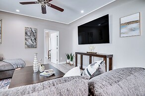 7 Mi to Downtown: East Los Angeles Apartment