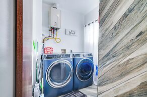 7 Mi to Downtown: East Los Angeles Apartment