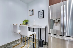 7 Mi to Downtown: East Los Angeles Apartment