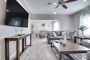 7 Mi to Downtown: East Los Angeles Apartment