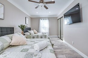 7 Mi to Downtown: East Los Angeles Apartment