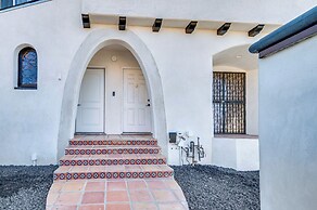 7 Mi to Downtown: East Los Angeles Apartment