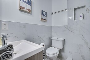 7 Mi to Downtown: East Los Angeles Apartment