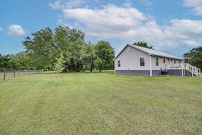 < 1 Mi to Lake Fork: Appy Haven in Yantis