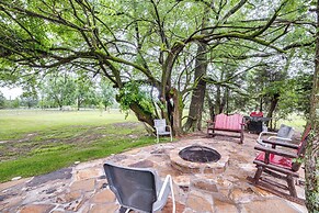 < 1 Mi to Lake Fork: Appy Haven in Yantis