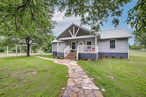 < 1 Mi to Lake Fork: Appy Haven in Yantis