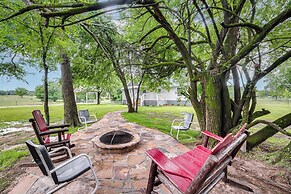 < 1 Mi to Lake Fork: Appy Haven in Yantis