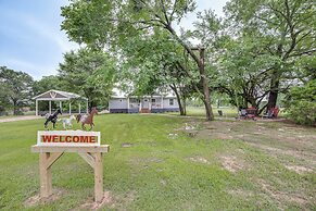 < 1 Mi to Lake Fork: Appy Haven in Yantis