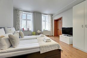 City Center Art House by Downtown Apartments