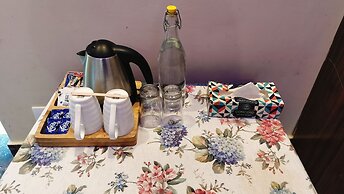 Lill sparrow by The Verdant Escapes