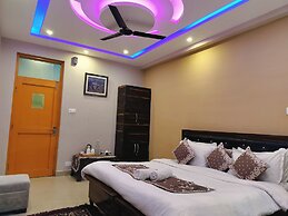 Lill sparrow by The Verdant Escapes