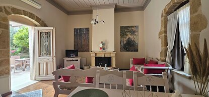 Arhontiko Arhanes Suites