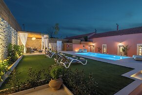 Arhontiko Arhanes Suites