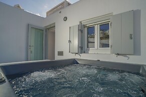 Mykonos 22 Superb Town Penthouse With Jacuzzi Spa