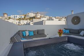 Mykonos 22 Superb Town Penthouse With Jacuzzi Spa