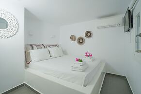 Mykonos 22 Superb Town Penthouse With Jacuzzi Spa