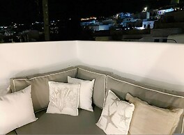 Mykonos 22 Superb Town Penthouse With Jacuzzi Spa