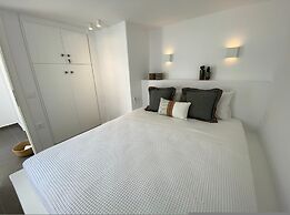 Mykonos 22 Superb Town Penthouse With Jacuzzi Spa