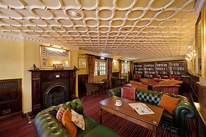 Rooms At 95 Long Street
