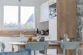 Charming House 300m From the sea