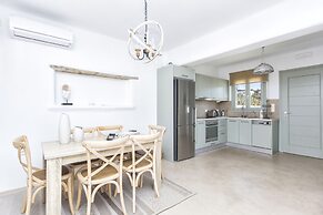 Villa Glyfada a Private Fully Equipped gem