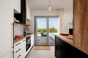 Villa Ama Plaka With 3 Bedrooms and 3 Bathrooms