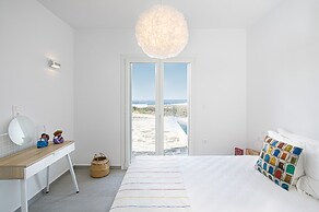Villa Luxcia Located in Galanado Naxos