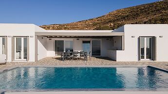 Villa Luxcia Located in Galanado Naxos