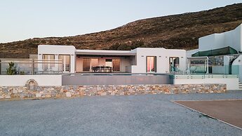 Villa Luxcia Located in Galanado Naxos