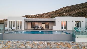 Villa Luxcia Located in Galanado Naxos