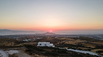 Villa Luxcia Located in Galanado Naxos