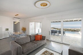 Villa Luxcia Located in Galanado Naxos