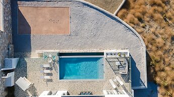 Villa Luxcia Located in Galanado Naxos