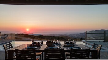 Villa Luxcia Located in Galanado Naxos