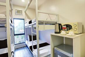 MyTown Madrid, Classy Hostel Bunkbeds Makati Metro Manila